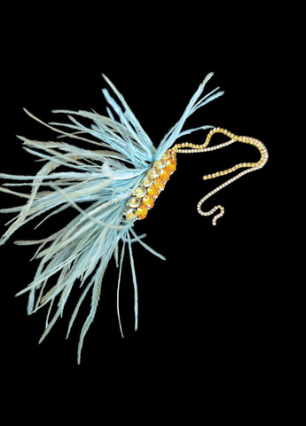Брошь колосок желто-голубой с длинными стразовыми цепочками и перьями голубого цвета Ksenija Vitali (267507534)