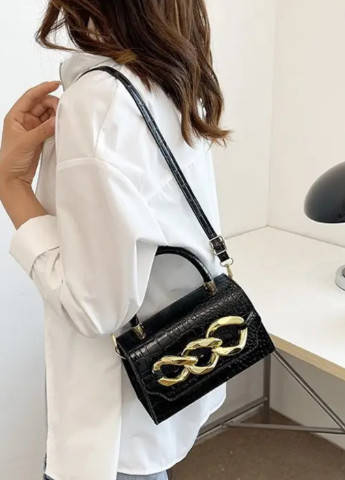 Жіноча класична сумочка з кільцями на ремінці крос-боді через плече рептилія чорна No Brand (256992586)