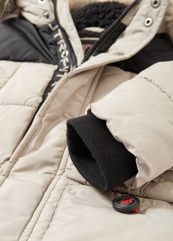 Бежевая зимняя зимняя куртка для мальчика бежевая 2200622 C&A