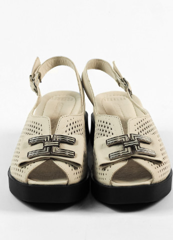 Светло-серые босоножки перфорированные светло-серые Evromoda с ремешком