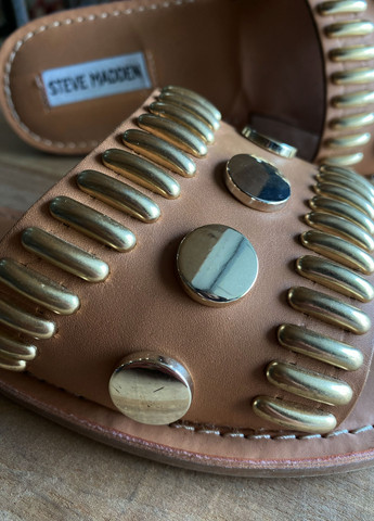 Бежевые шлепанцы Steve Madden
