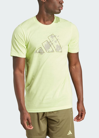 Зеленая футболка train essentials seasonal training graphic adidas
