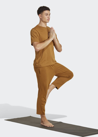 Коричнева футболка yoga base training adidas