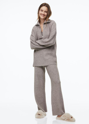 Сіро-бежевий зимовий светр в рубчик із застібкою зверху H&M