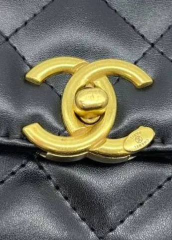Классическая женская сумочка 23070 кросс-боди на цепочке с золотой фурнитурой черная No Brand (256989678)