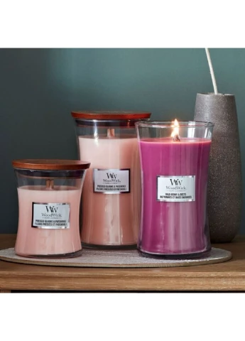 Ароматична свічка з ароматом квітів Medium Pressed Blooms & Patchouli 275 г WoodWick (258333899)
