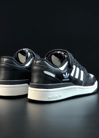 Черно-белые демисезонные кроссовки мужские adidas forum low реплика черно-белые No Brand