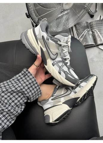 Сірі літні кросівки nike v2k runtekk silver/gray найк в2к рантек сірі No Brand