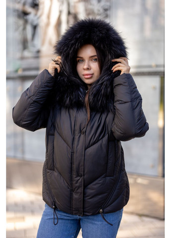 Черная зимняя зимняя женская короткая куртка с мехом енота 65526 Visdeer