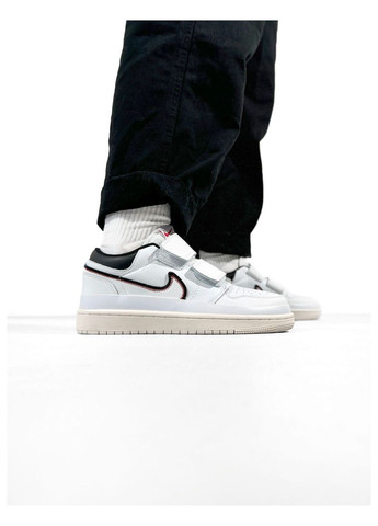 Білі всесезонні кросівки No Brand