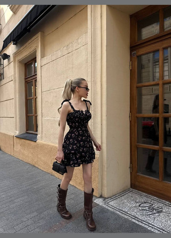 Черное коктейльное, деловое, повседневный, кэжуал, вечернее женское платье с баской FINO Mode с цветочным принтом