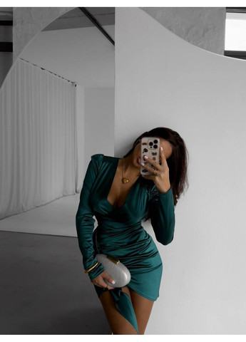 Изумрудное женское нарядное платье по фигуре Nositi