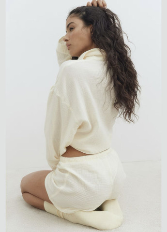 Кремова всесезон мусліновий комплект H&M сорочка/шорти