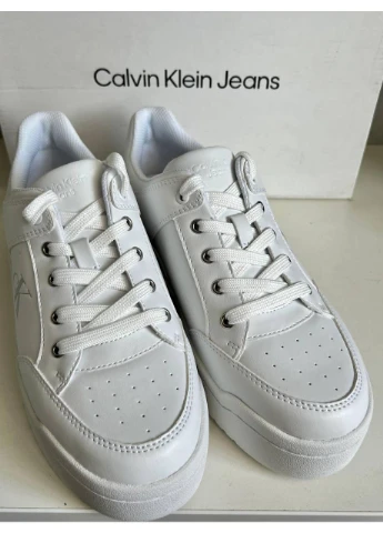 Білі класичні жіночі кеди aubrie білі us 8 Calvin Klein