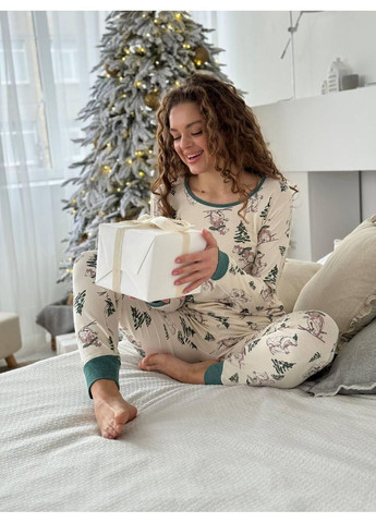Біла піжама жіноча молочна з зимовим принтом м’яка комфортна. піжама жіноча кремова з ялинками та звірятами тепла. No Brand