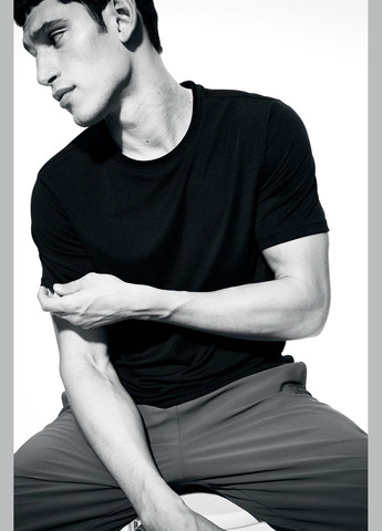 Чорна футболка спортивна H&M