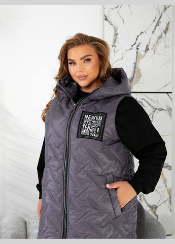 Жіноча батал жилетка безрукавка довга по коліно з капюшоном та кишенями графітова на блискавці демісезонна пряма Viki Жилет (316111602)