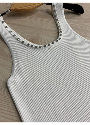 Майка жіноча A-N 3805 в рубчик з камінням на вирізі No Brand — 332673545