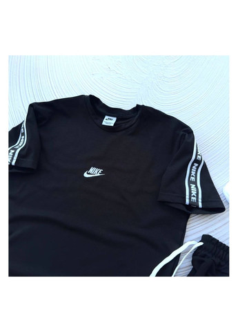 Чорна чоловіча футболка No Brand