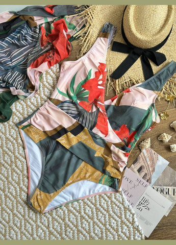 Комбінований літній елегантний купальний в комплекті з парео суцільний No Brand