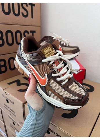 Цветные демисезонные кроссовки мужские nike vomero 5 brown найк вомеро роам 5 No Brand