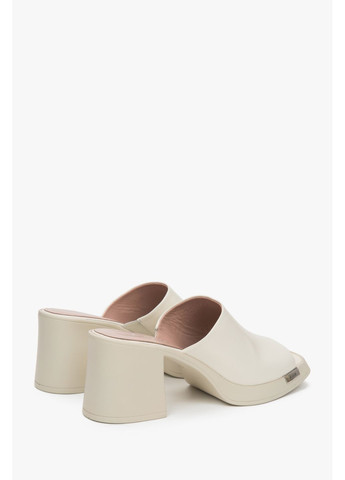 Шльопанці, колір молочний Estro (367179602)