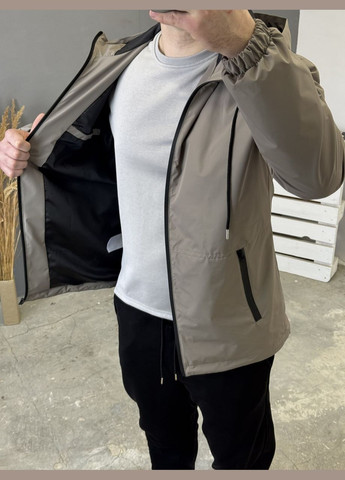 Светло-серая демисезонная ветровка Vakko