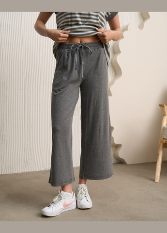 Світло-сіра всесезон піжама жіноча футболка зі штанами кюлоти рубчик розмір s, m, l, xl футболка + штани Nicoletta Піжама