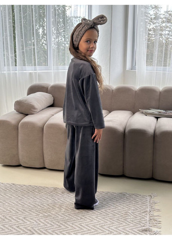 Графитовая зимняя детская велюровая пижама "3 в 1" для девочки (шорты, брюки и лонгслив), леопард, 140 футболка + шорты + брюки No Brand