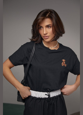Черная летняя женская футболка с вышитым медвежонком - черный Lurex