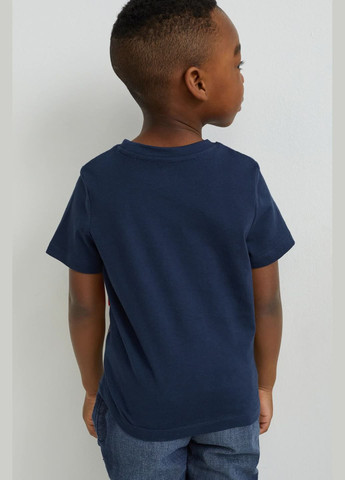 Темно-синяя летняя футболка с принтом C&A