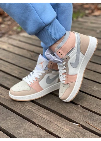 Білі кросівки чоловічі nike air jordan 1 retro high beige grey white найк аір джордан білі демісезон No Brand
