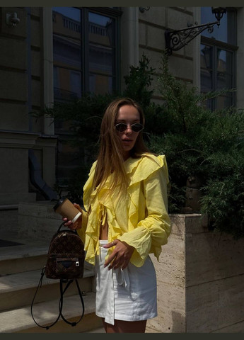 Жовта жіноча блузка декорована рюшами Adelante