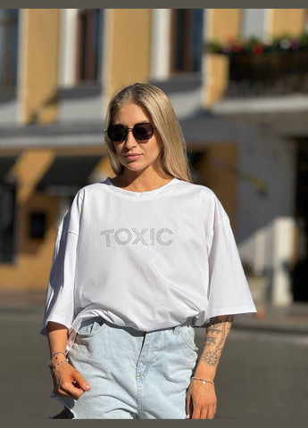 Белая летняя женская футболка со стразами toxic оверсайз с коротким рукавом JUGO 088 TOXIC