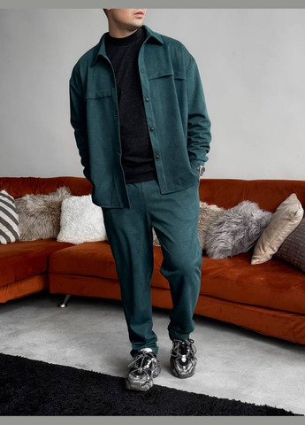 Изумрудный демисезонный замшевый костюм двойка с рубашкой, брючный Україна