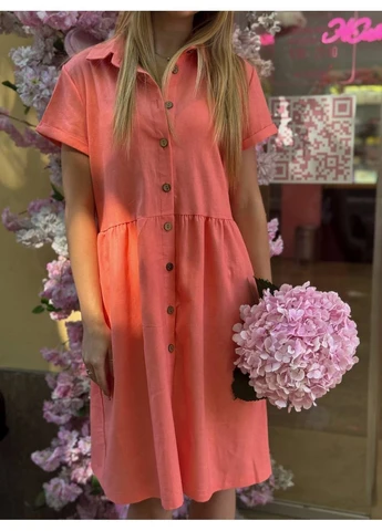 Коралловое льняное платье-рубашка boho-chic с отрезной кокеткой и пуговицами Vakko однотонное