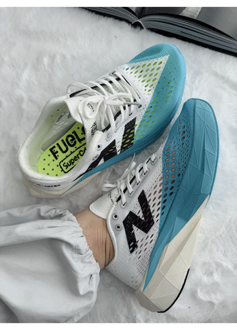 Белые демисезонные кроссовки мужские new balance fuelcell supercomp pacer v2 white / light blue нью беланс No Brand