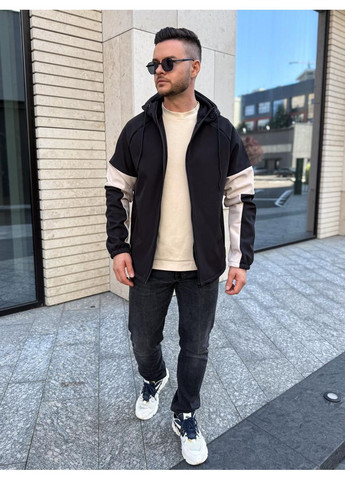 Чорна демісезонна куртка чоловіча soft shell на мікрофлісі Vakko