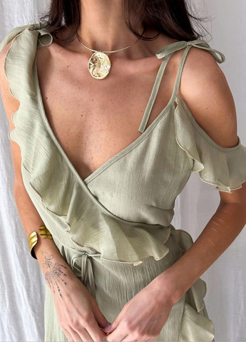 Оливковое кэжуал платье с воланами на запах Art Knit однотонное