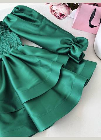 Зелена святковий сукня міні з відкритими плечима та пишними рукавами з відкритими плечима MonCher