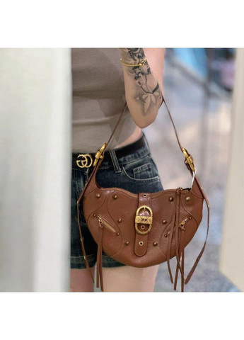 Сумка-багет Tessa коричневого цвета с премиум экокожи с регулируемым ремнем. JW PEI (362588142)