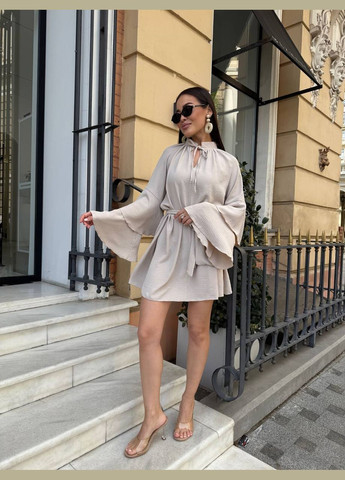 Бежевое кэжуал платье мини свободного кроя с воланами на рукавах MonCher