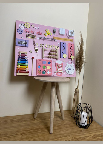 Именный деревянный бизиборд для девочки, развивающая игрушка 50х60 см No Brand (355890443)