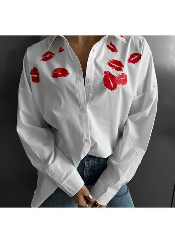 Жіноча біла сорочка-оверсайз із червоними принтами у вигляді поцілунків Україна (349817793)