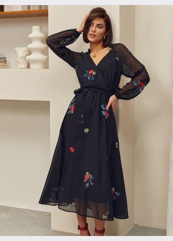 Чорна довга сукня-кльош з вишивкою чорна Dressa