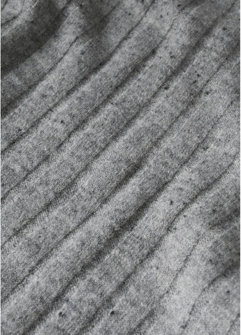 Сірий светр Mango