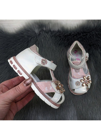 Светло-розовые босоножки детские Fashion с цветами
