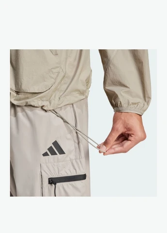 Бежева вітровка city escape sportswear jf3293 adidas
