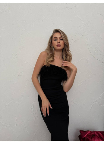 Черное праздничный, вечернее женское платье-бандо меди с разрезом и съемными перьями. бандо MonCher