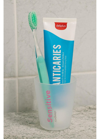 Зубная щетка с Ультрамягкой щетиной для бережной и безболезненной чистки Бирюзовая Sensitive technical Deliplus (371798770)